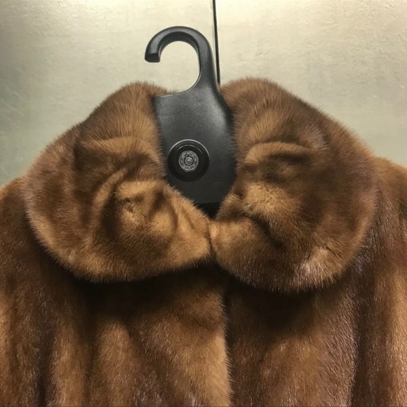 BEAUTIFUL BROWN MINK COAT! - Picture 5 of 16